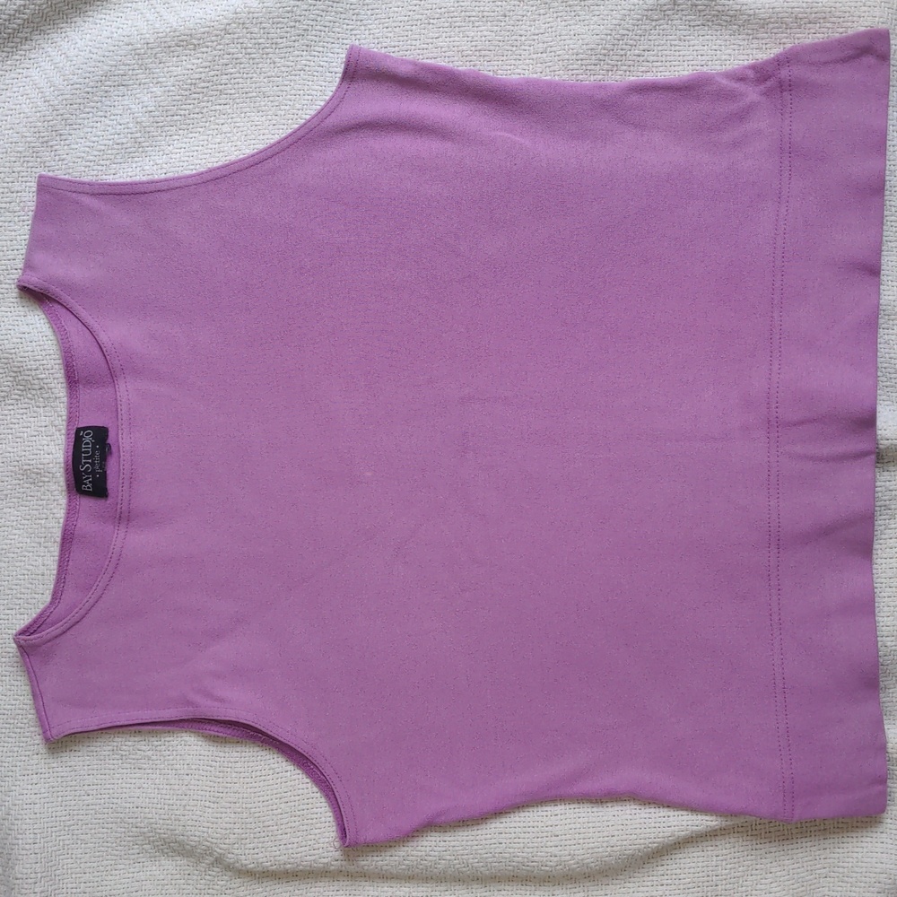 Loose-fitting lilac cropped camisole